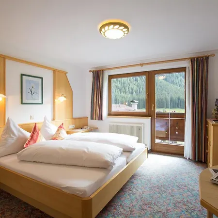 Oda ve Kahvaltı Haus Markus 3*