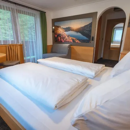 Haus Markus Oda ve Kahvaltı Tux